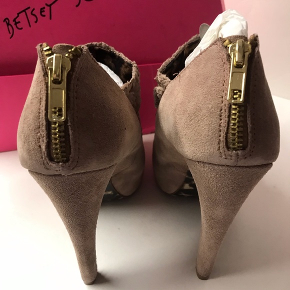 Betsey Johnson rose blush platform pinup retro tan nude shoe heels booties model - Picture 7 of 12
